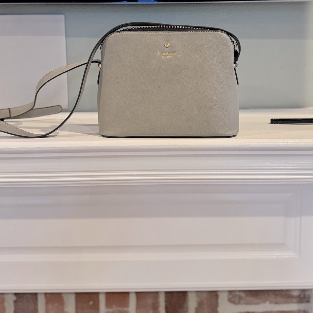 Kate Spade Zipper Crossbody in Saffiano Grey Leather!